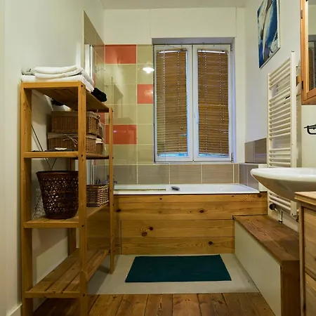 Maison Familiale Avec Un Jardin Proche Lille 아파트